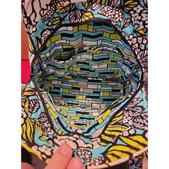 VERA BRADLEY ~ ISLAND BLOOMS ~  TRAVEL BAG ~ SHOULDER STRAP - Picture 3 of 4